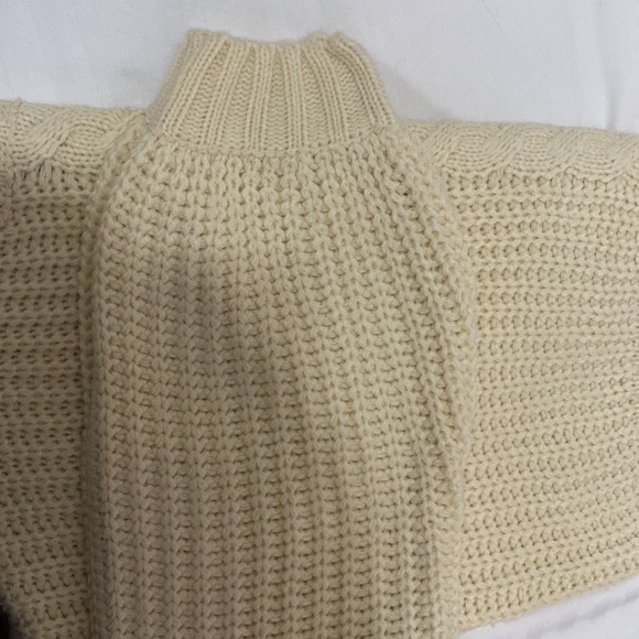 Cute cream câble knit sweater - Picture 4 of 4